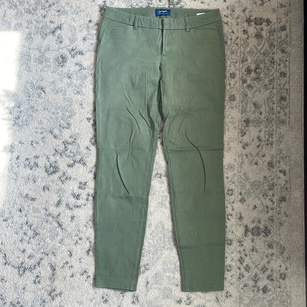 Olive green Old Navy mid-rise pixie size 8